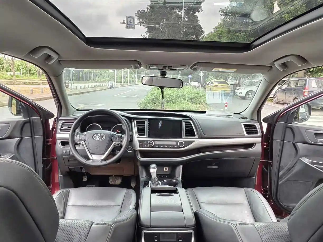 Фото 10 - Toyota Highlander