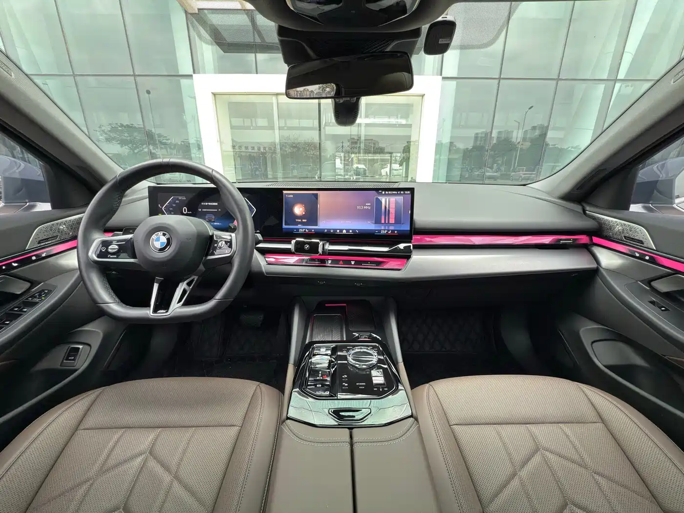 BMW 5 Series 2024 530Li Leading M Sport Package фото 8