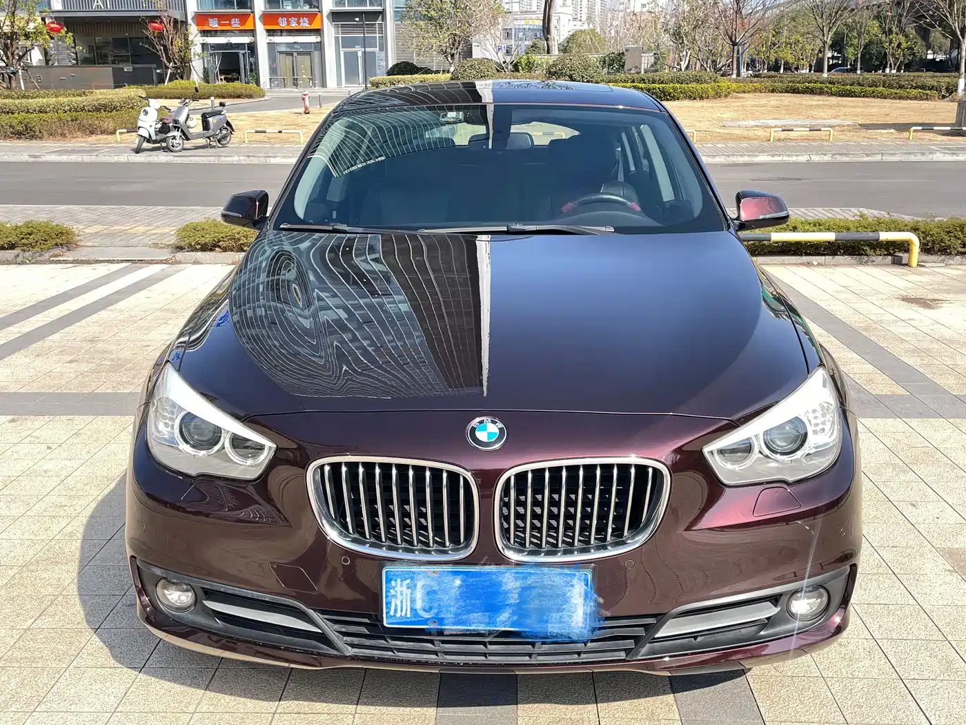 BMW 5 Series GT 2014 528i Leading фото 2