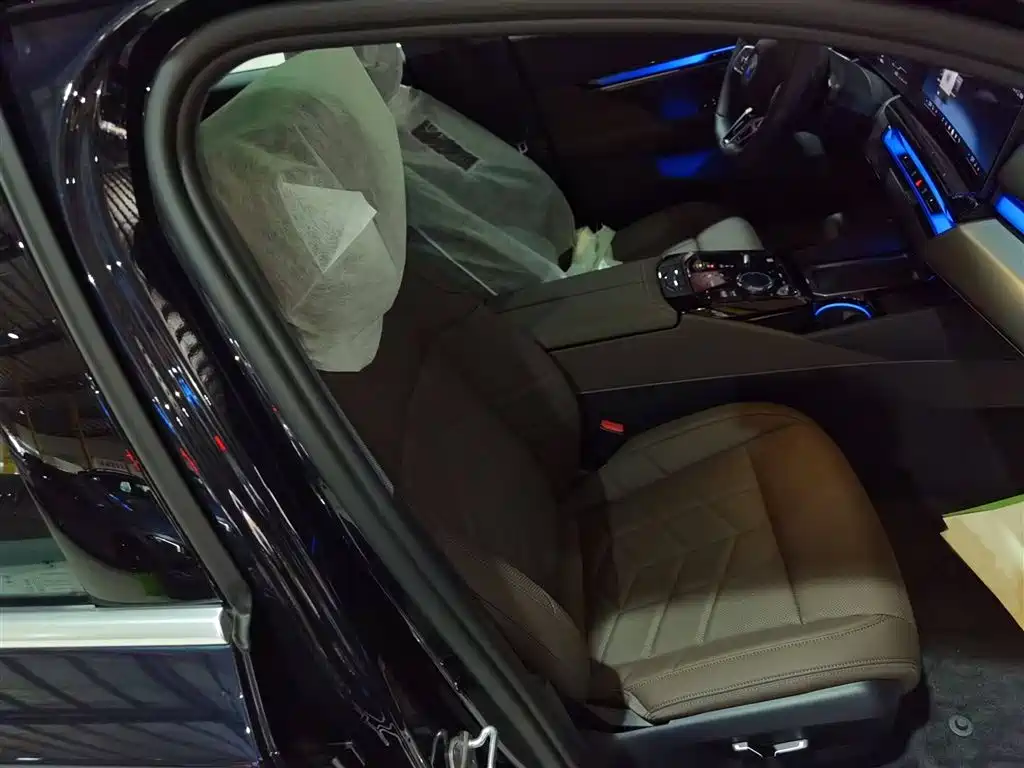 BMW 5 Series 2024 530Li Leading M Sport Package фото 21