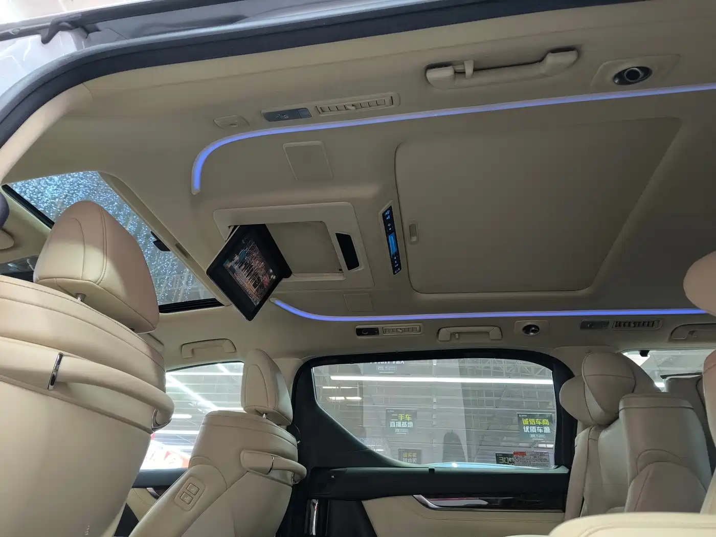 Toyota Alphard 2019 Hybrid 2.5L Luxury фото 31