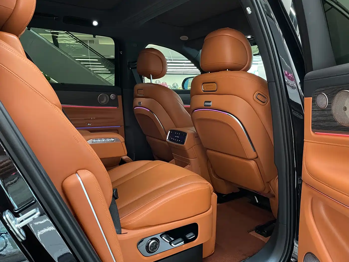 AITO Wenjie AITO M9 2024 Extended Range Ultra 42kWh 6-Seater фото 11
