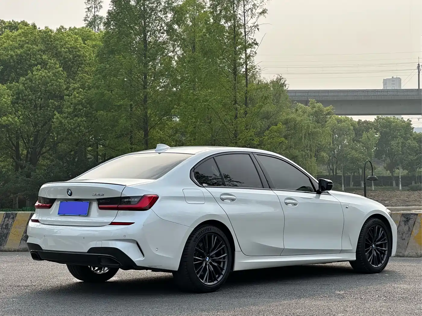 BMW 3 Series 2021 325i M Sport Night Edition фото 24