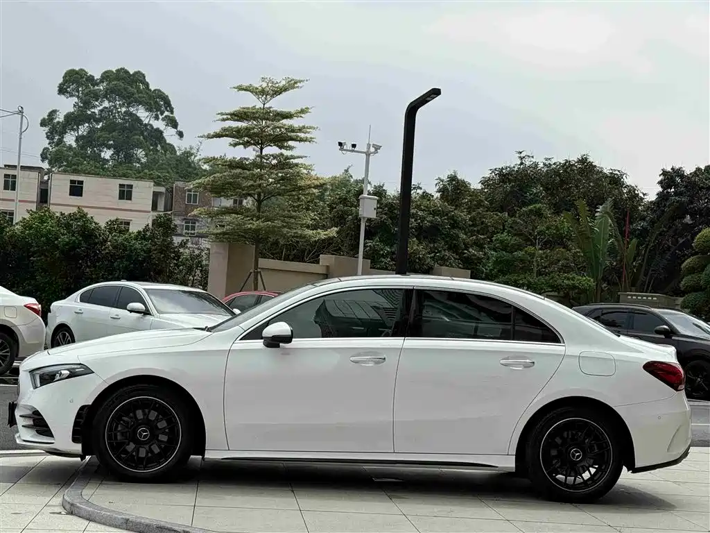Mercedes-Benz A-Class 2020 A 200 L Sport Sedan фото 7
