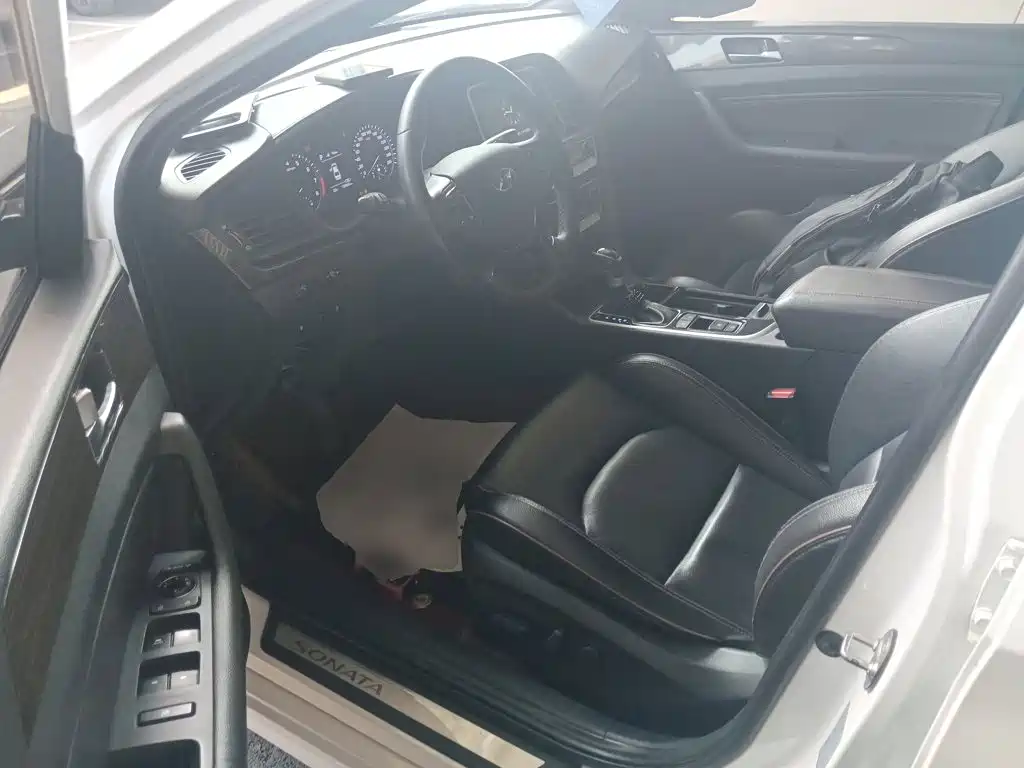 صورة 12 - Hyundai Sonata