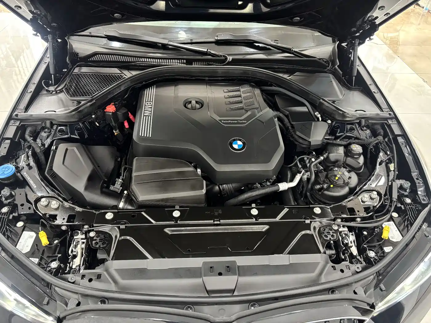 BMW 3 Series 2025 330Li M Sport Night Edition фото 31