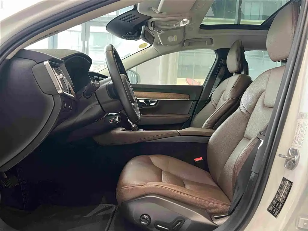 Фото 4 - Volvo S90
