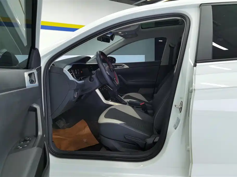 Volkswagen Polo 2023 Plus 1.5L Automatic Colorful Tech Edition фото 9
