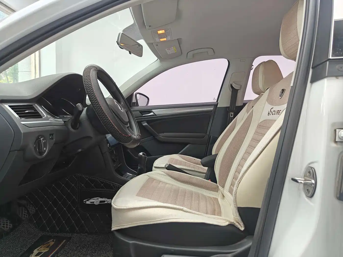 Volkswagen Bora 2018 1.5L Manual Fashion фото 9