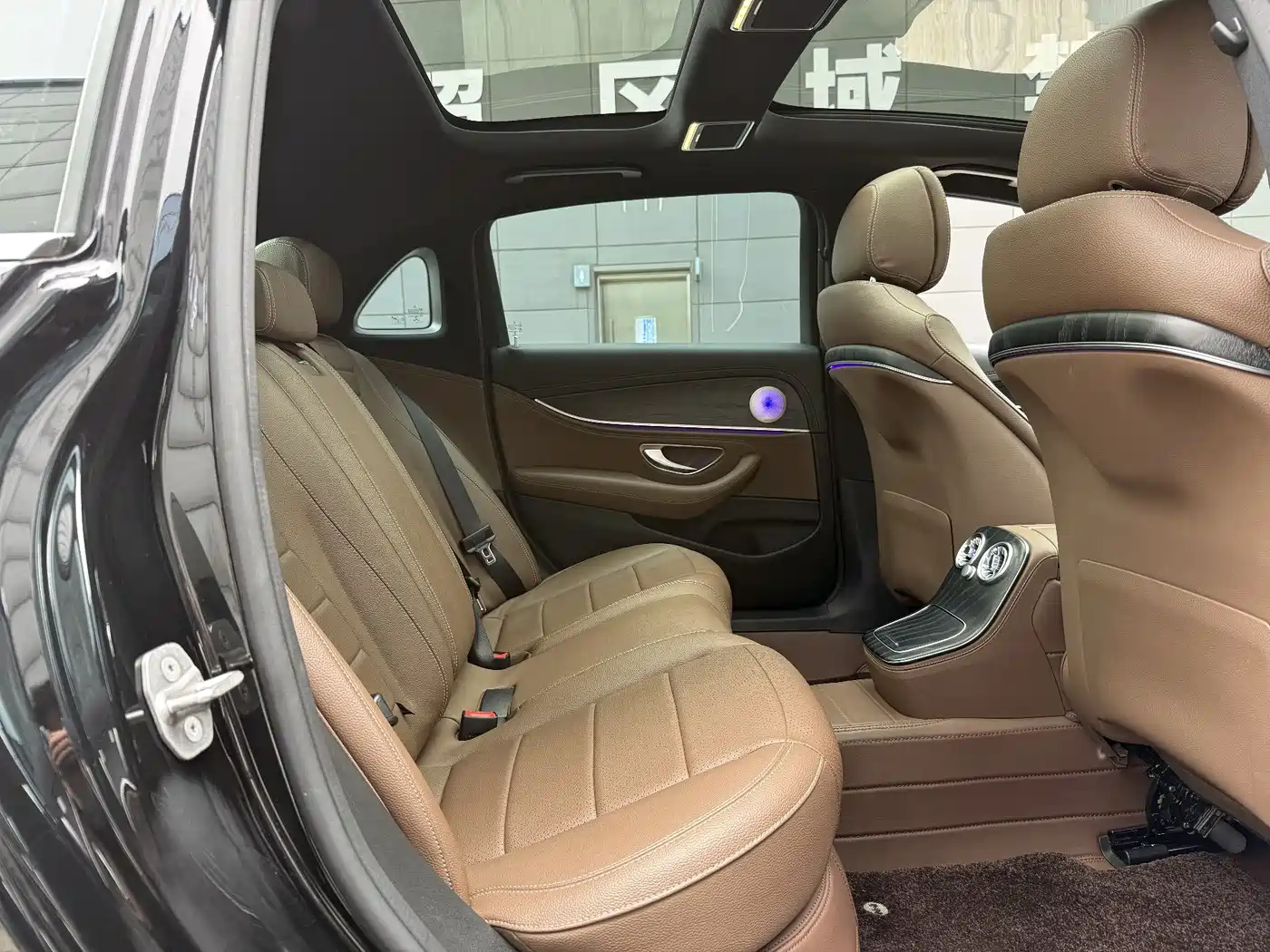 Mercedes-Benz E-Class 2023 E 300 L Sport Fashion фото 11
