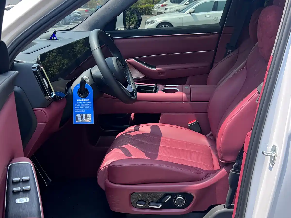 AITO Wenjie AITO M8 2025 Range Extender Max+ Edition 53.4kWh 5-seater фото 12