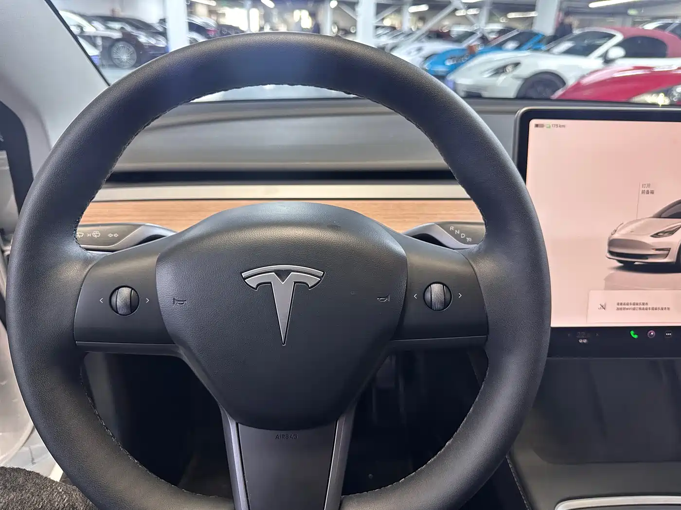 TESLA MODEL 3