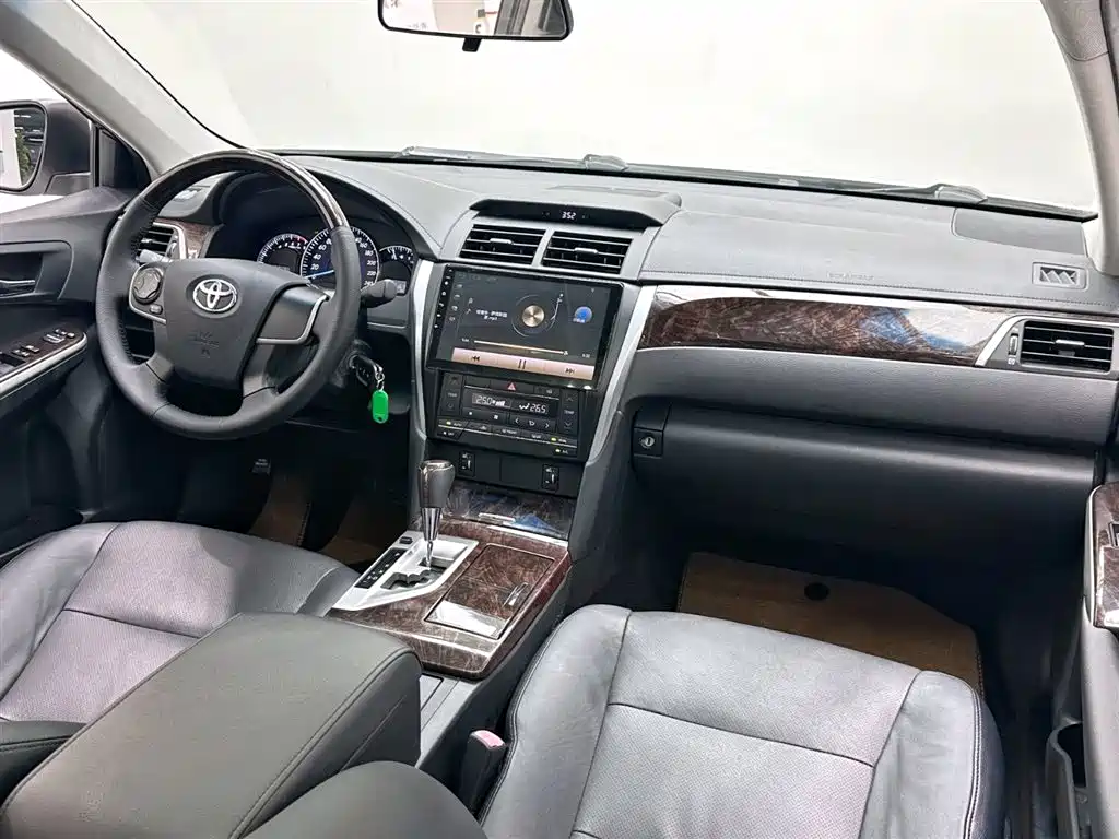Toyota Camry 2015 2.0G Leading Edition фото 12