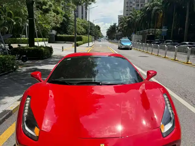 FERRARI 488