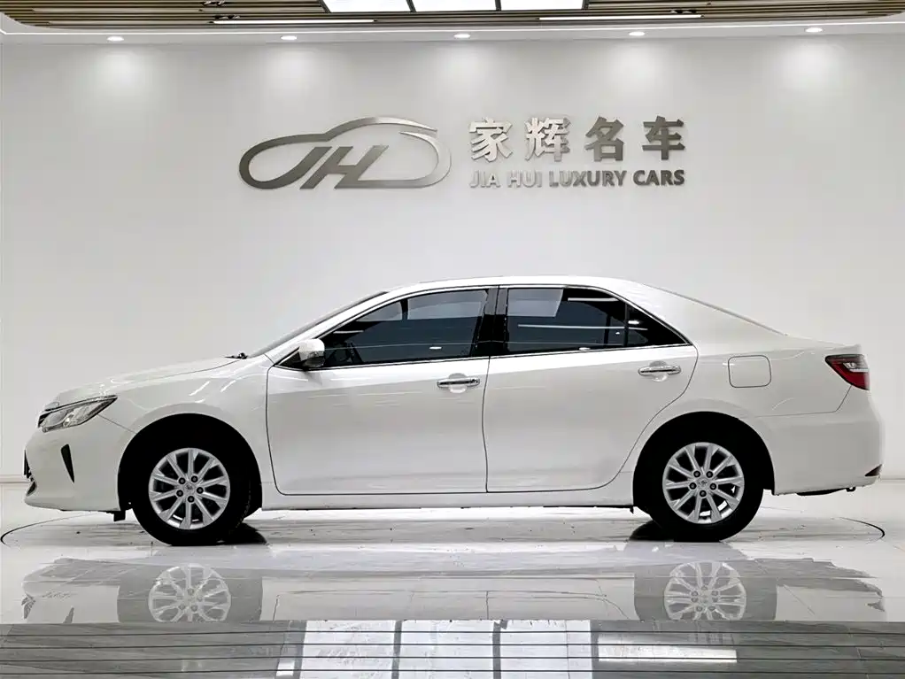 Toyota Camry 2015 2.0G Leading Edition фото 4