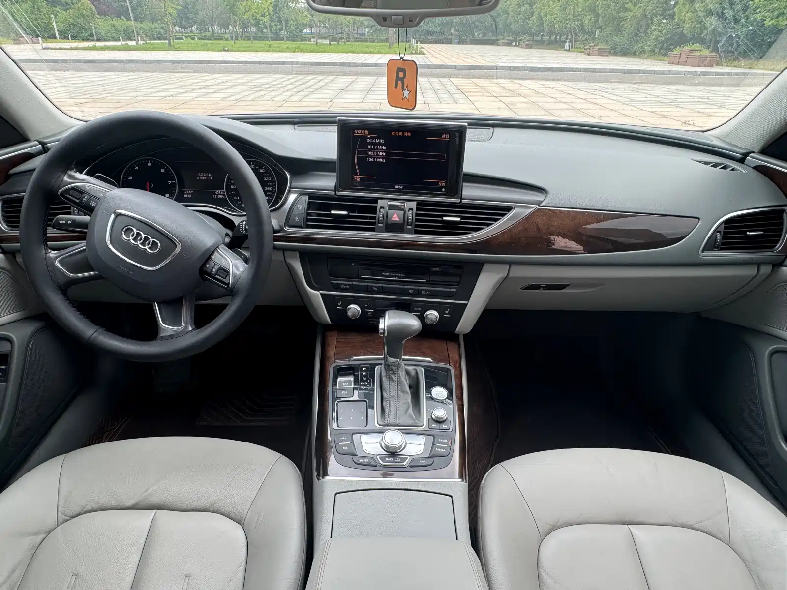Фото 8 - Audi A6L