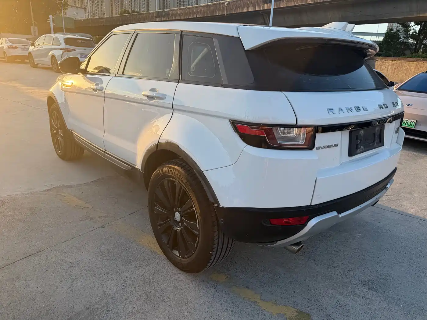 Photo 9 - Land Rover Range Rover Evoque