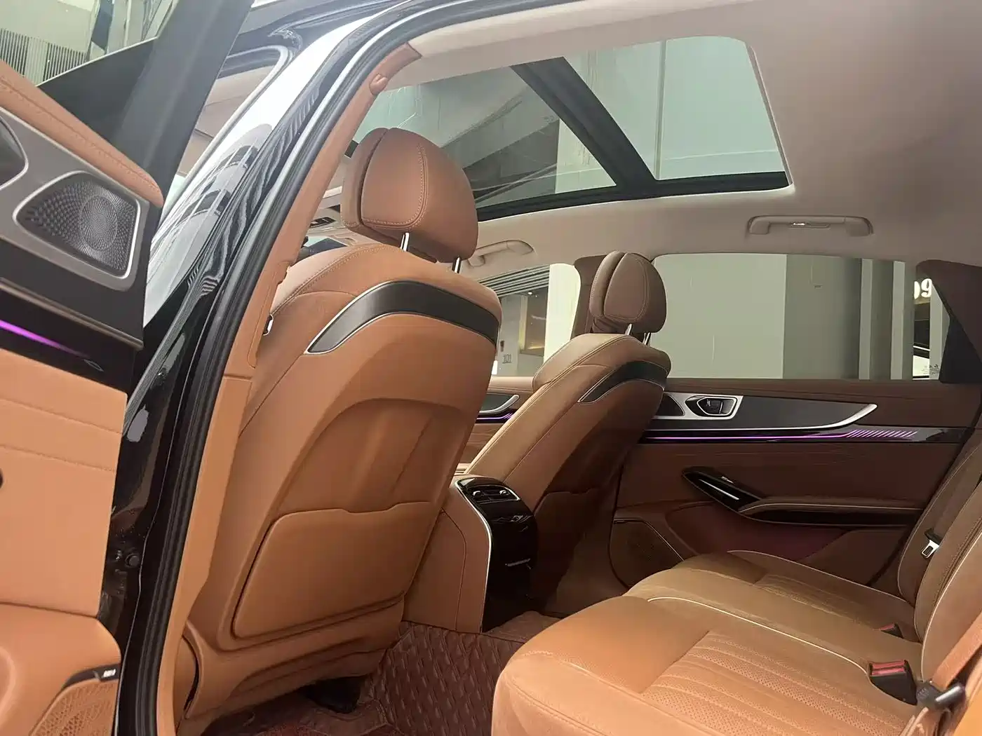 Hongqi H9 2025 2.0T 2WD Qixiang Private Style Edition 5-seater фото 6