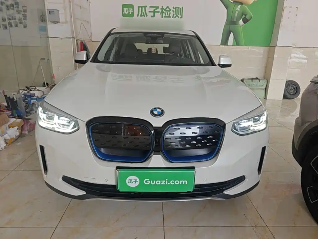 Photo 3 - BMW iX3