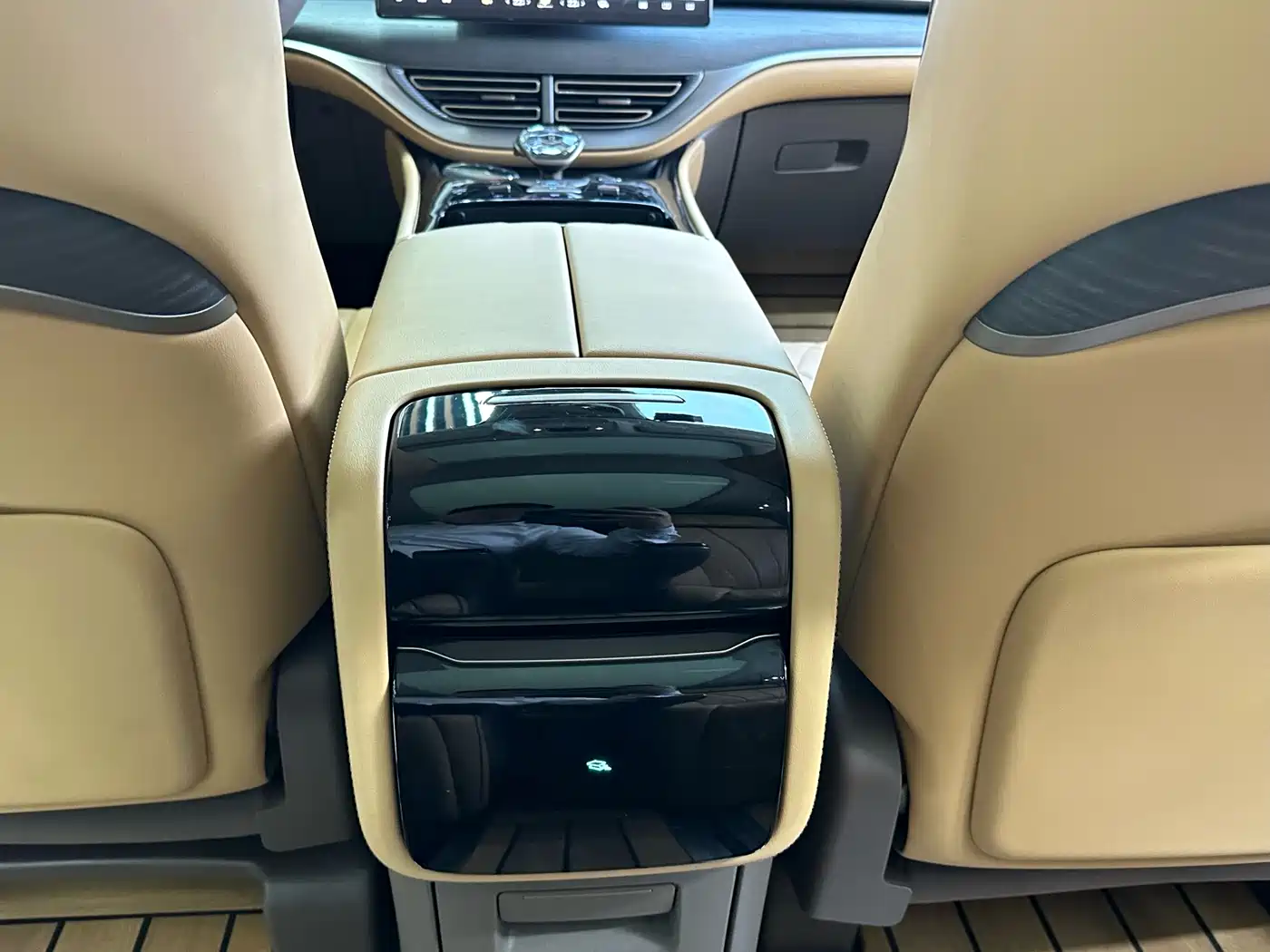 Denza D9 2022 DM-i 970 AWD Flagship фото 3