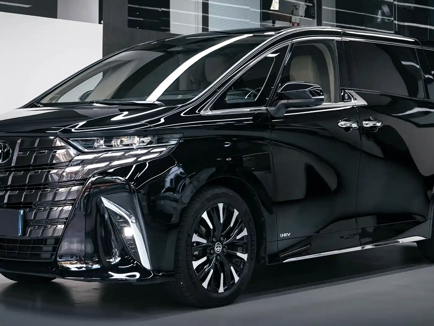 Toyota Alphard 2024 Hybrid 2.5L Ultimate Enjoyment Edition фото 2