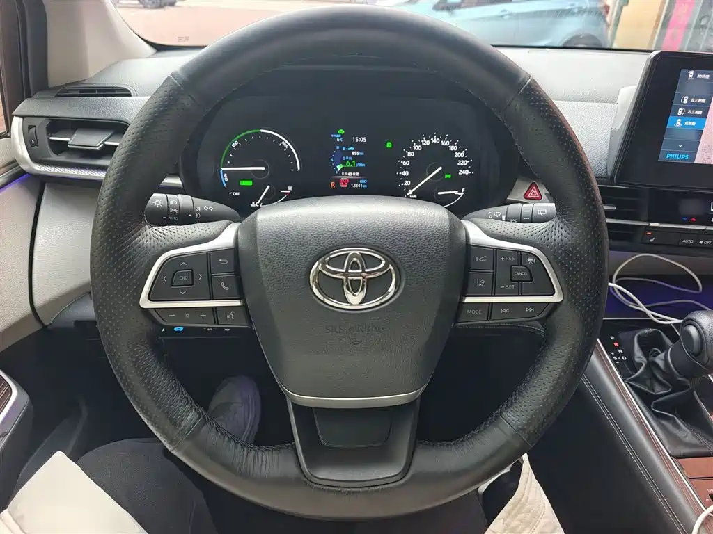 Toyota Granvia 2024 2.5L Hybrid Comfort фото 3