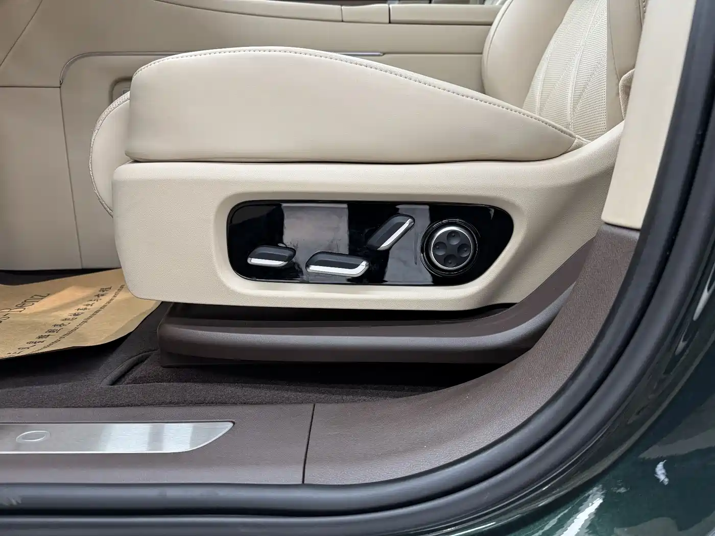 AITO Wenjie AITO M9 2025 Extended Range Ultra 52kWh 6-Seater фото 11