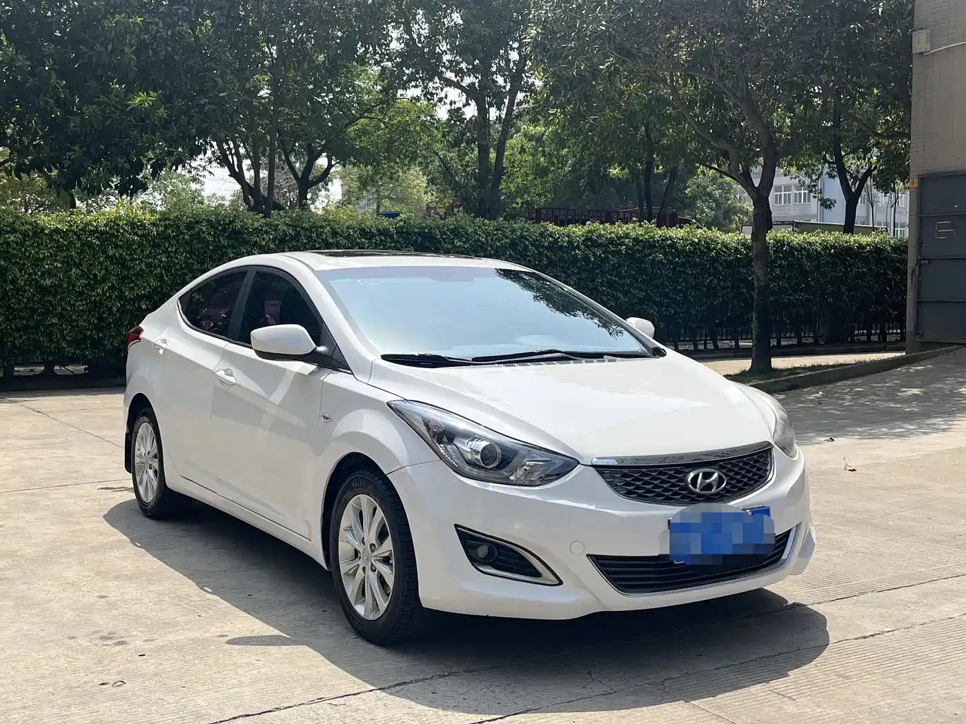 Hyundai Langdong 2016 1.6L Automatic Smart Edition фото 3