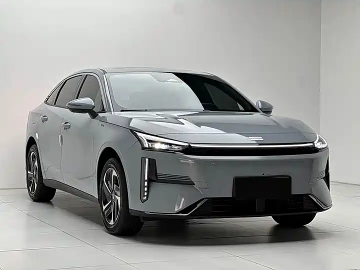 Geely Galaxy Galaxy L6 2025 EM-i 140km Explorer+ Edition фото 3