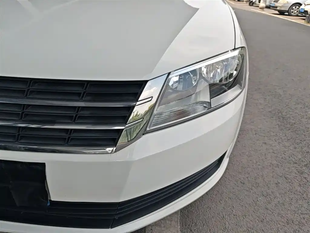 Volkswagen Lavida 2017 1.6L Automatic Comfort Edition фото 24