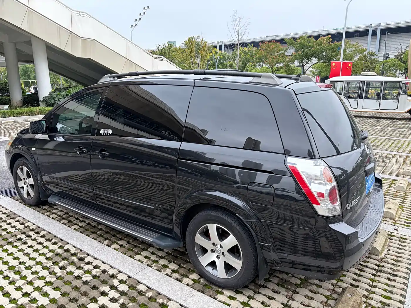 Photo 5 - Nissan Quest