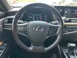 Фото 16 - Lexus ES