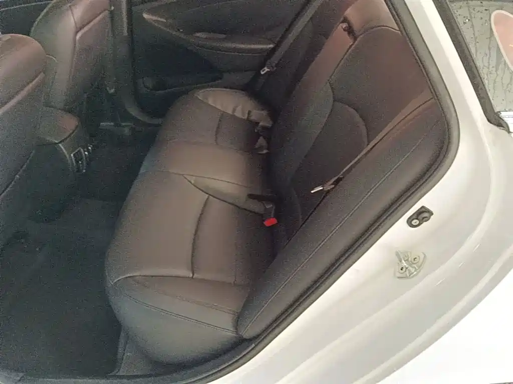 Hyundai Sonata 2014 2.0L Automatic Luxury фото 17