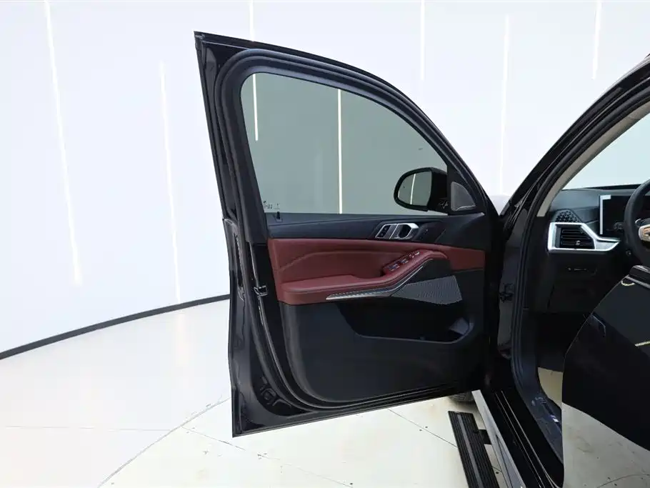 BMW X5 2023 xDrive 30Li Premium M Sport Black Night Package фото 15