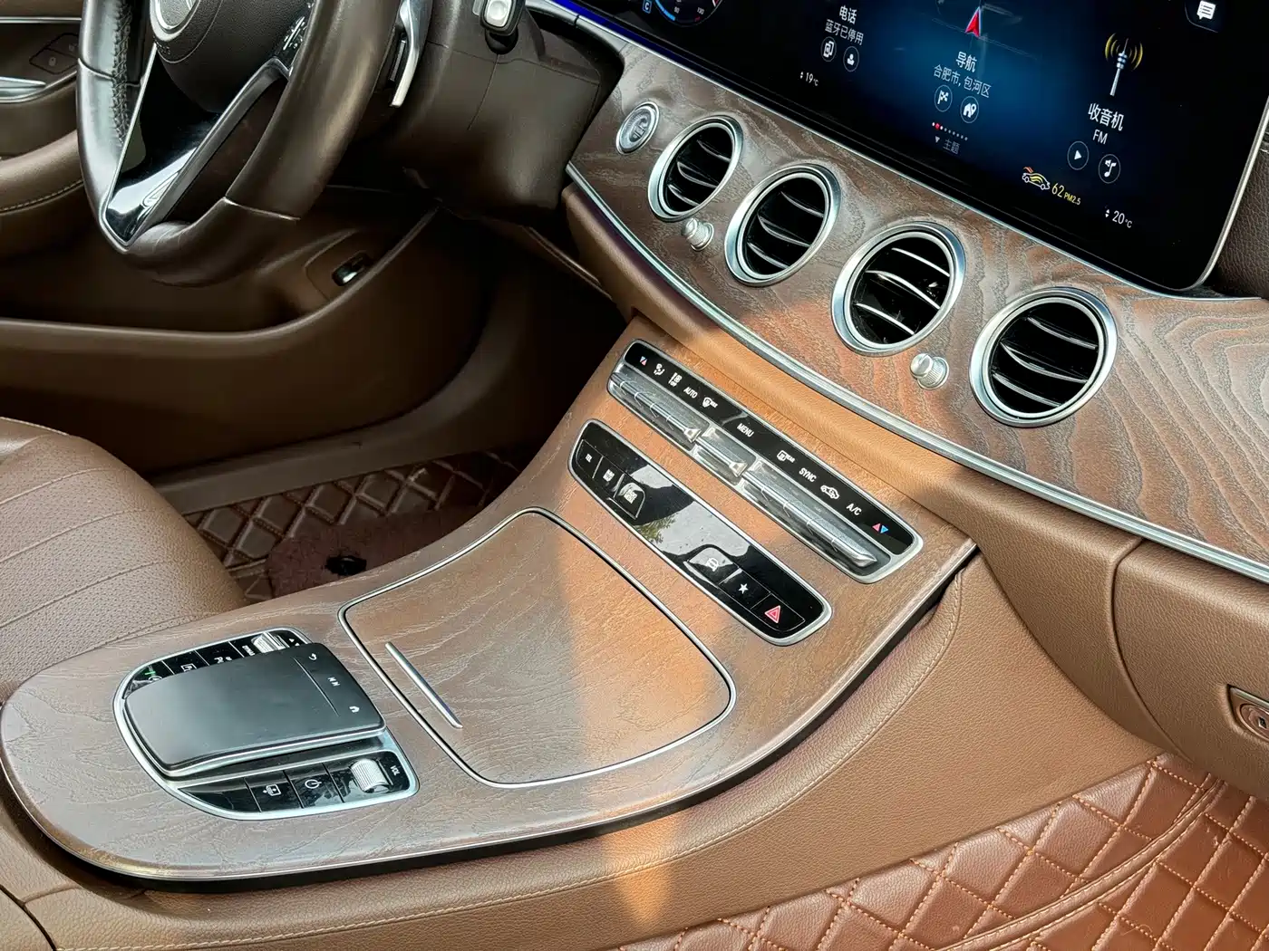 Фото 11 - Mercedes-Benz E-Class