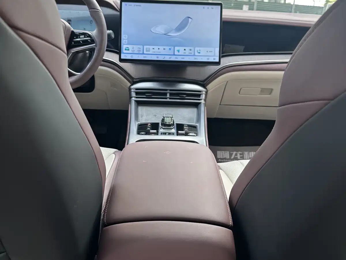 BYD Seal 2024 Glory Edition DM-i 1.5L 121km Prestige фото 9