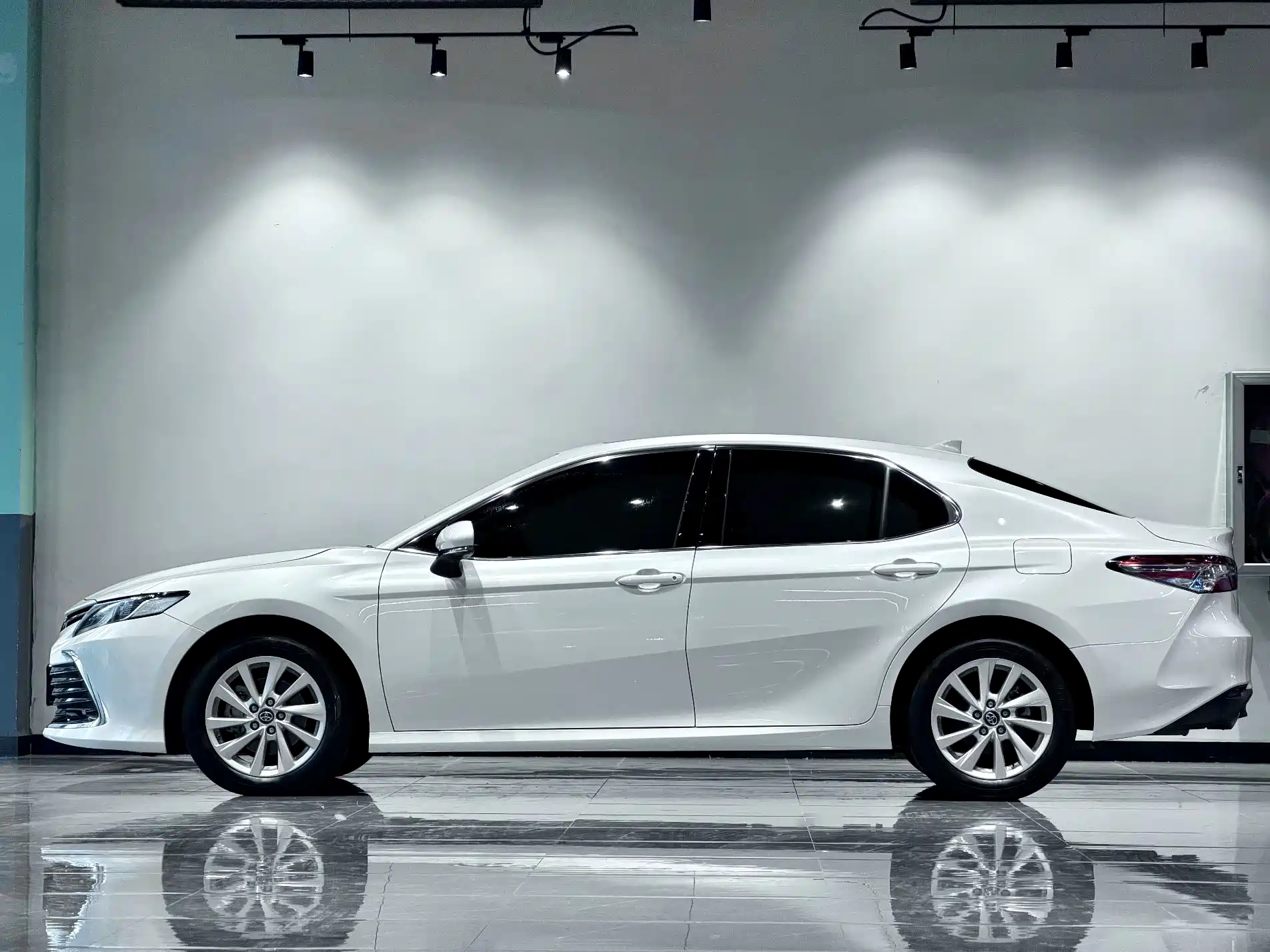 Фото 5 - Toyota Camry