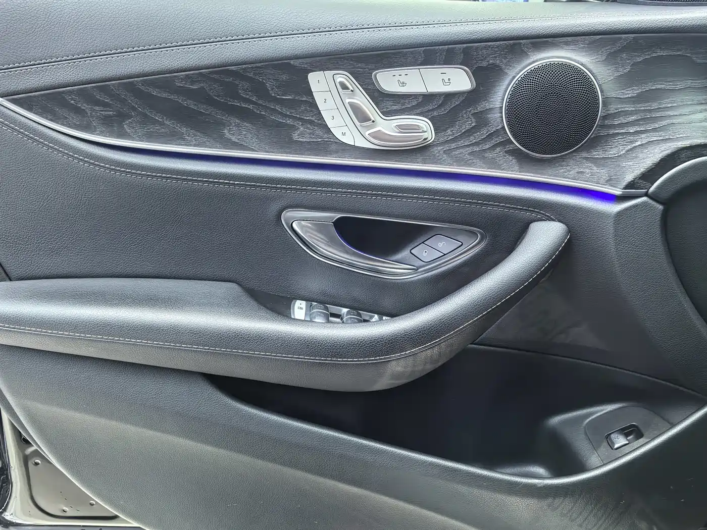 Mercedes-Benz E-Class 2016 E 300 L Sport Fashion Type фото 6