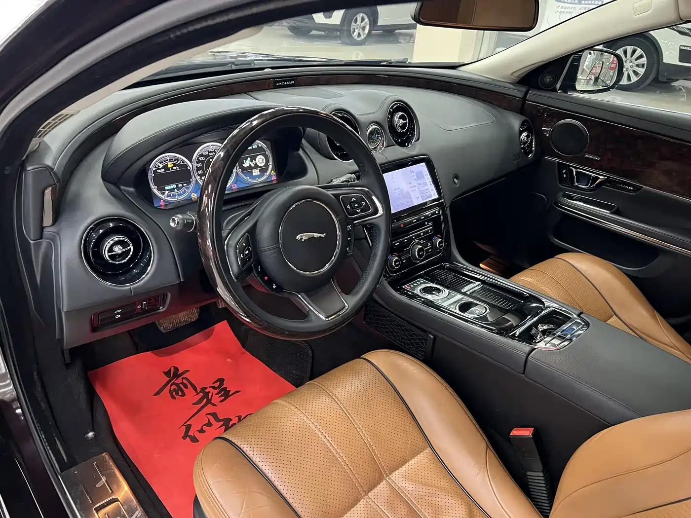 Jaguar XJ 2014 XJL 3.0 SC 4WD Premium Business Edition фото 3