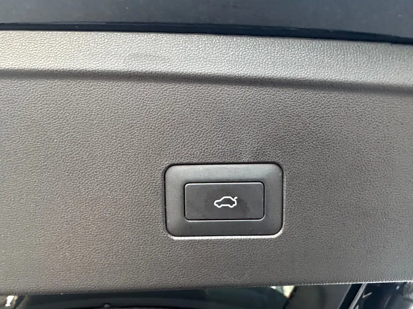 Chery Tiggo 8L 2026 2025 Model Year 2.0T 2WD Rainbow Edition 5-Seater