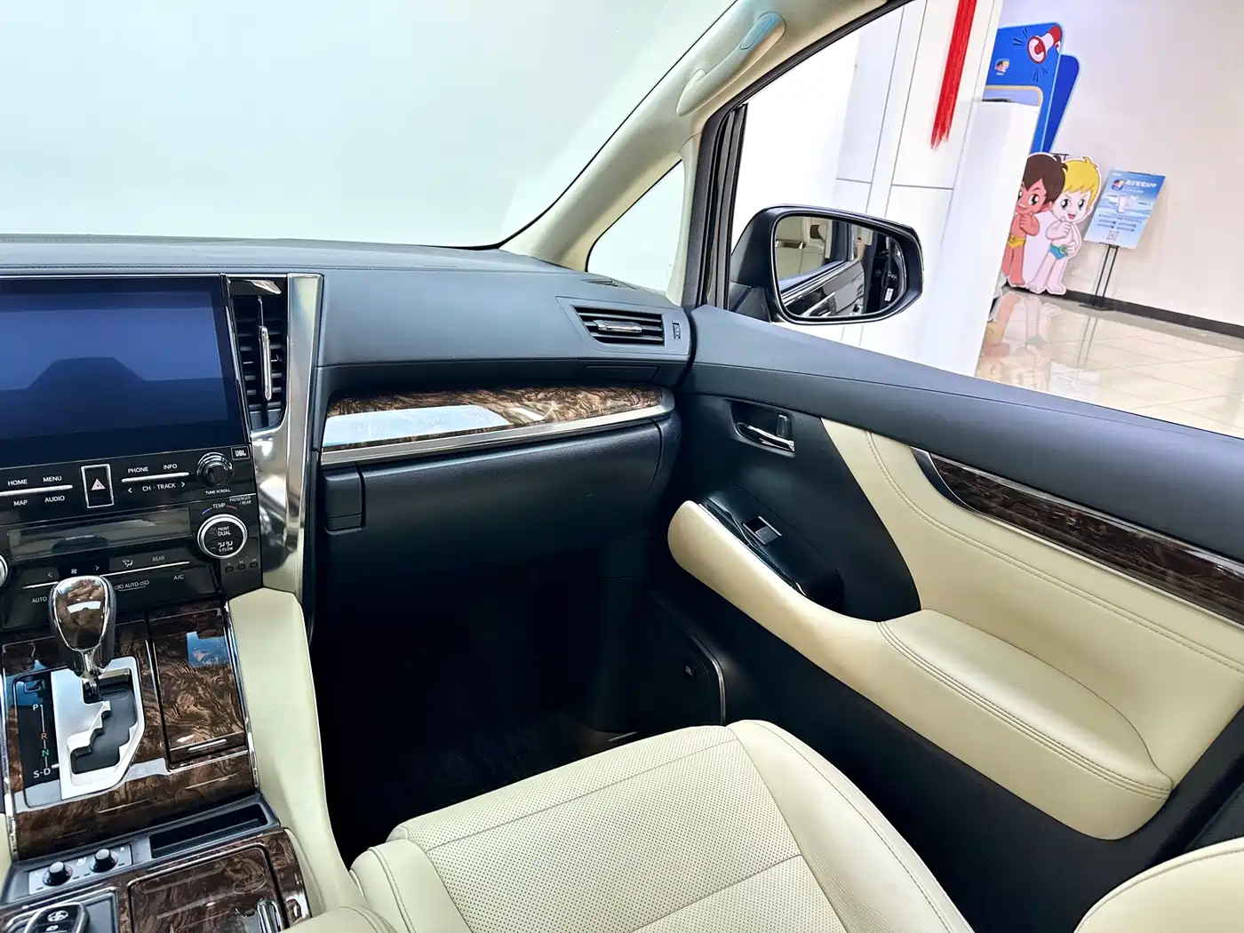 Toyota Alphard 2021 Hybrid 2.5L Luxury фото 19