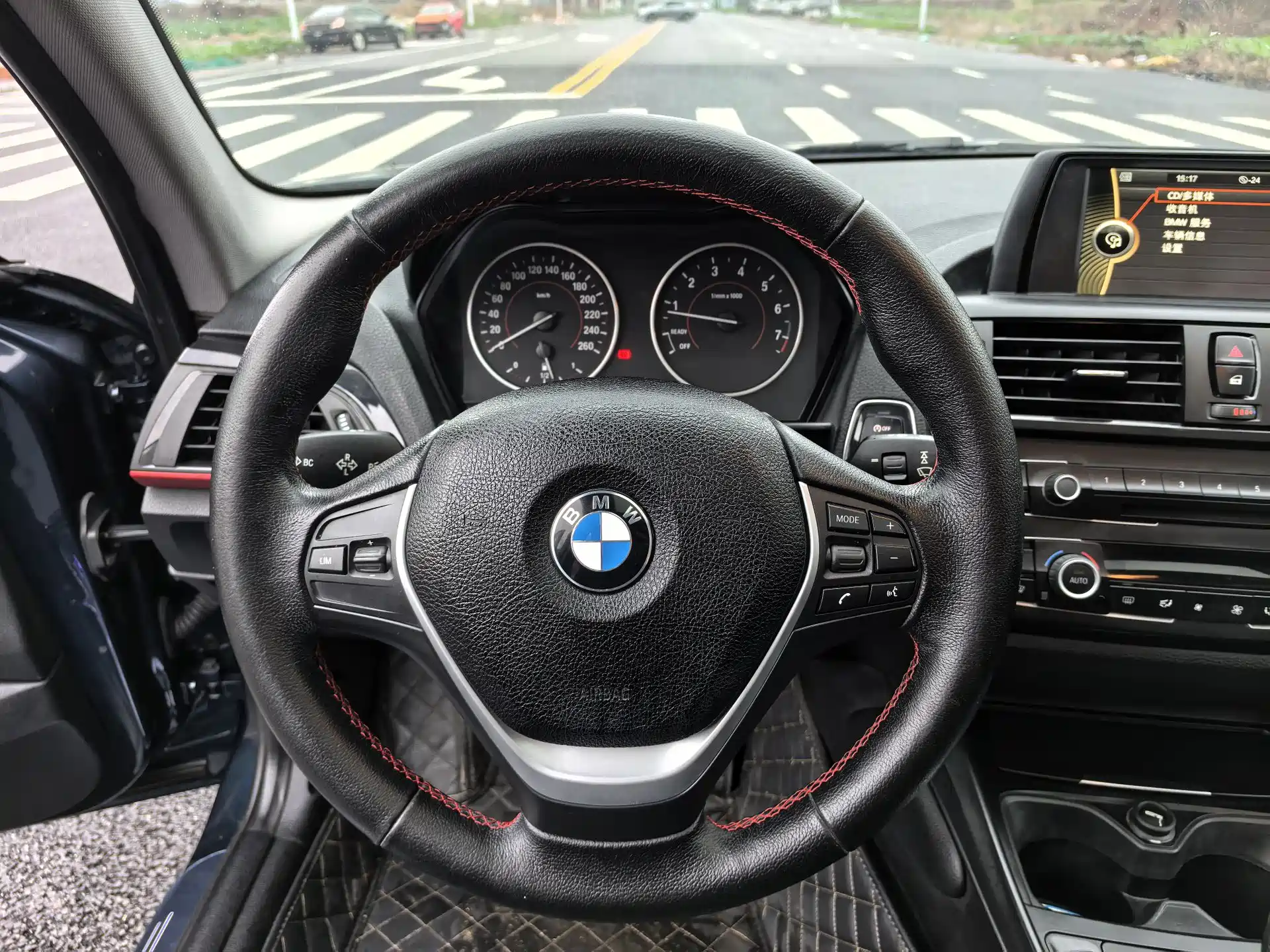 Photo 13 - BMW 1 Series (Import)