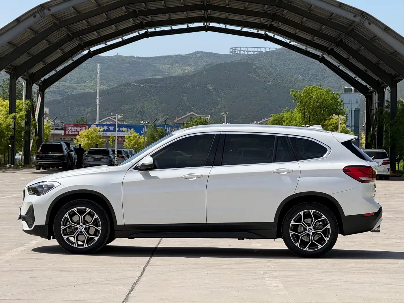 BMW X1 2022 sDrive25Li Leading фото 4