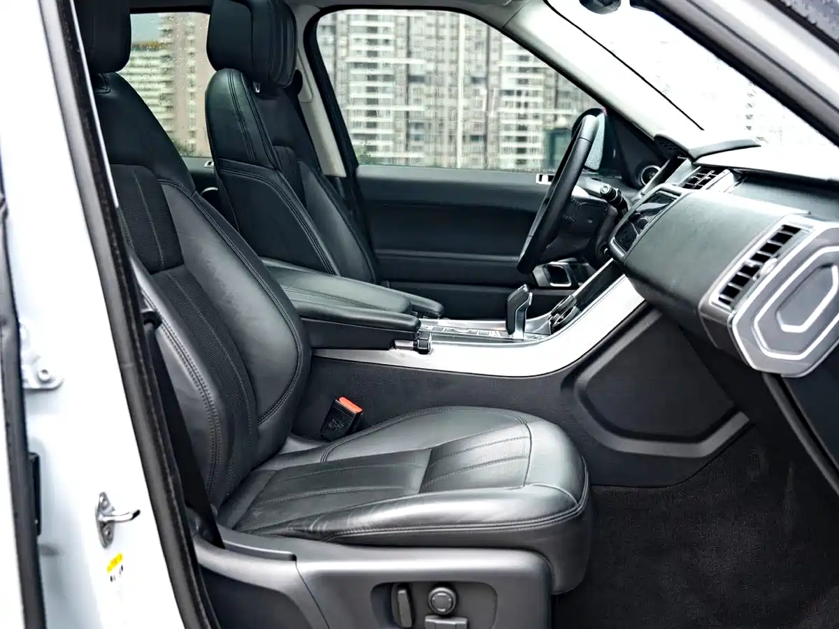 Land Rover Range Rover Sport 2020 3.0 L6 SE фото 7