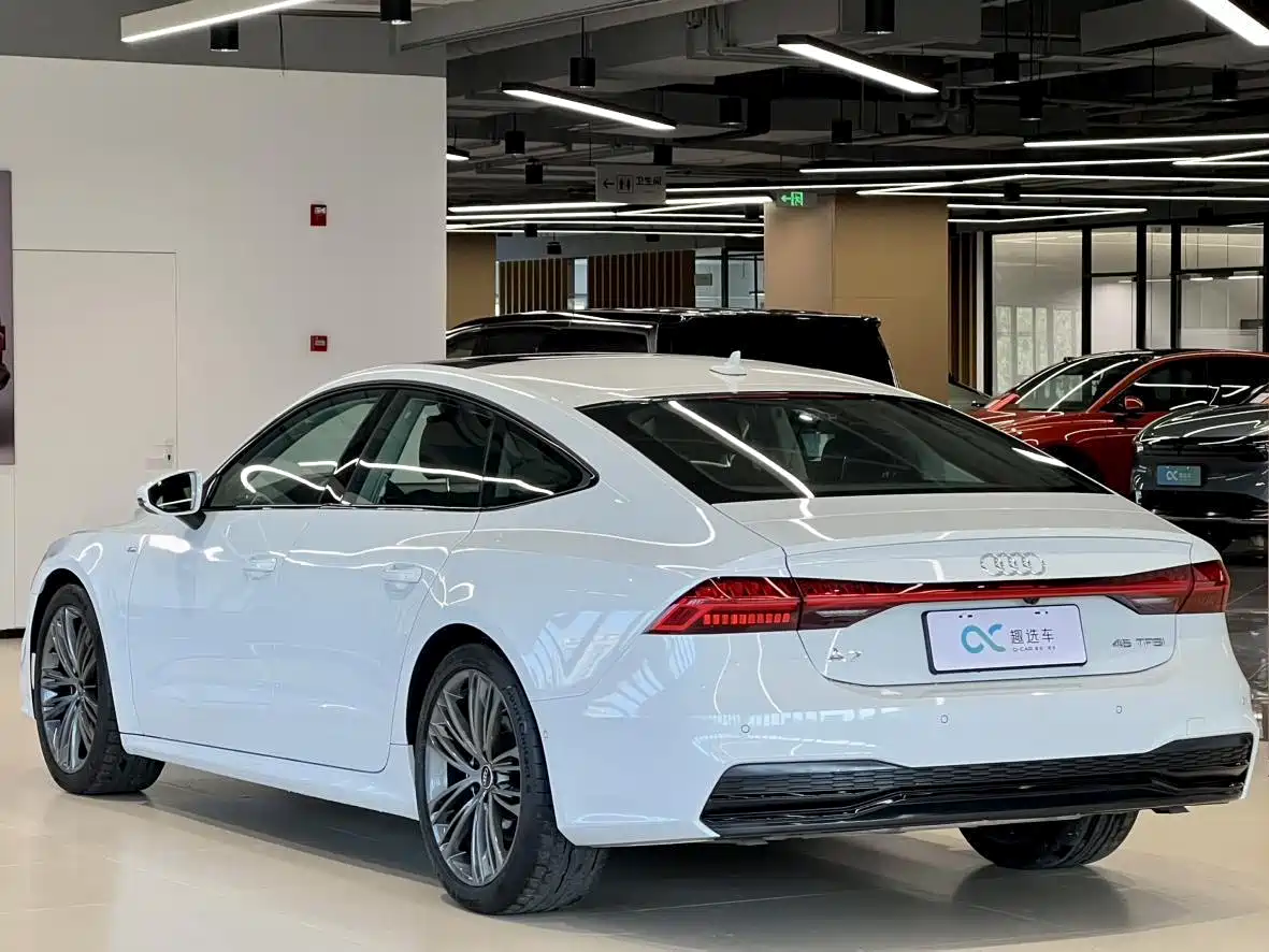 Audi A7 2023 Model 45 TFSI Premium Selection Edition фото 5
