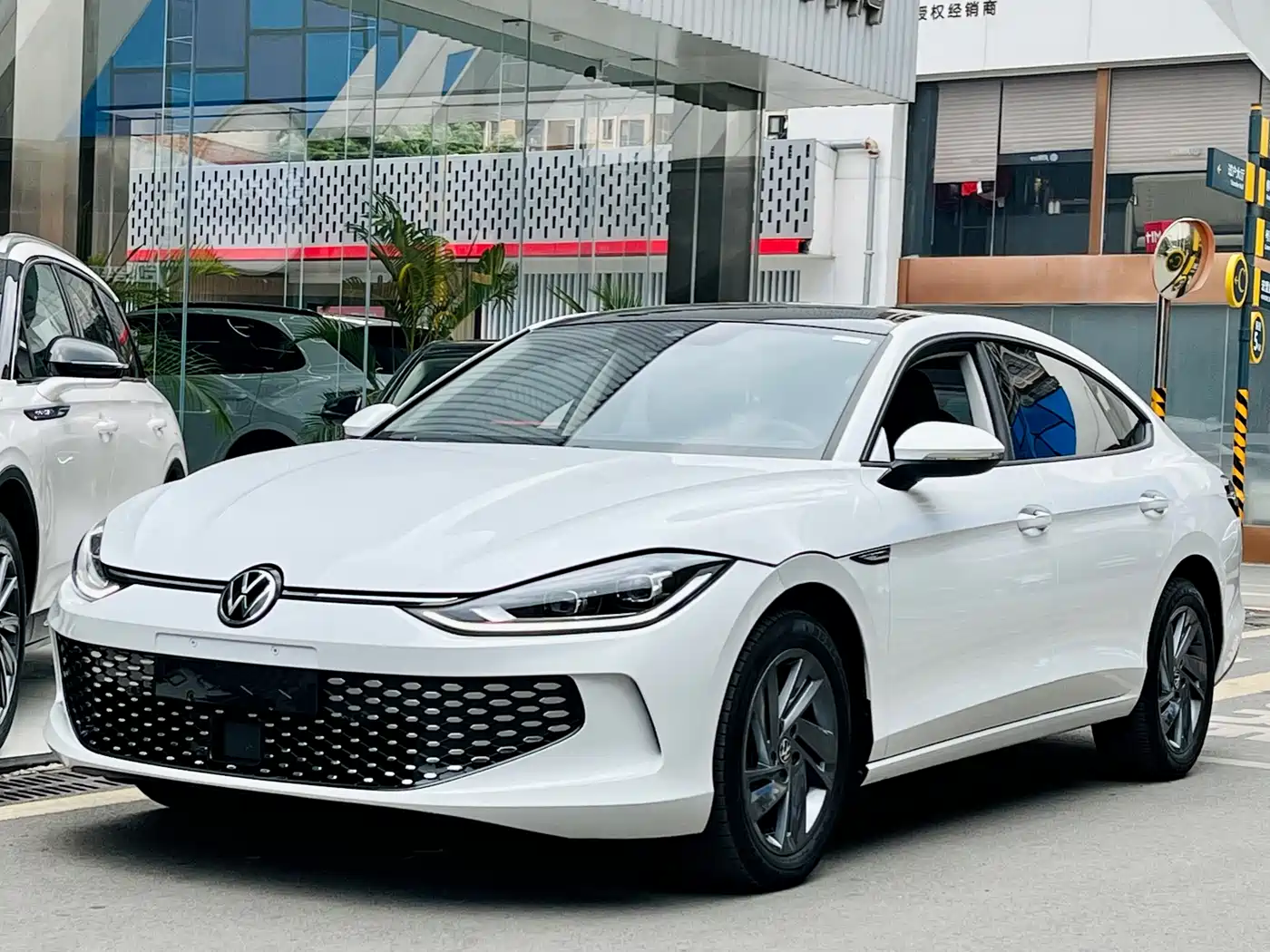 Volkswagen Lamando 2024 Lamando L 280TSI DSG Stylish Edition