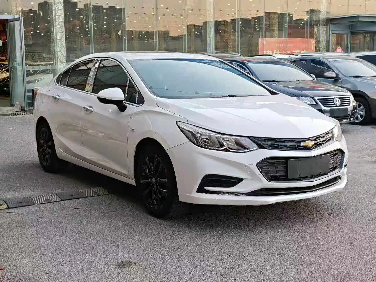 Photo 1 - Chevrolet Cruze