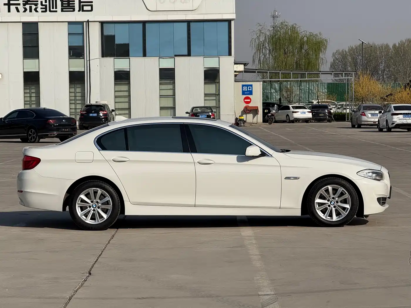 BMW 5 Series 2012 523Li Luxury фото 8