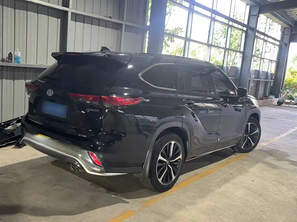 Toyota Crown Kluger 2021 2.5L HEV 4WD Luxury фото 10