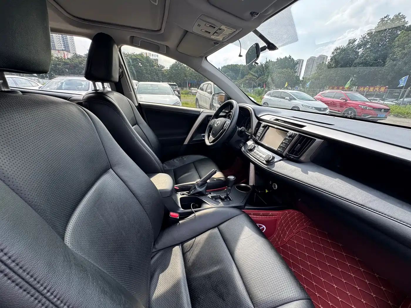 Toyota RAV4 Rongfang 2015 2.0L CVT 2WD Trend Edition фото 9